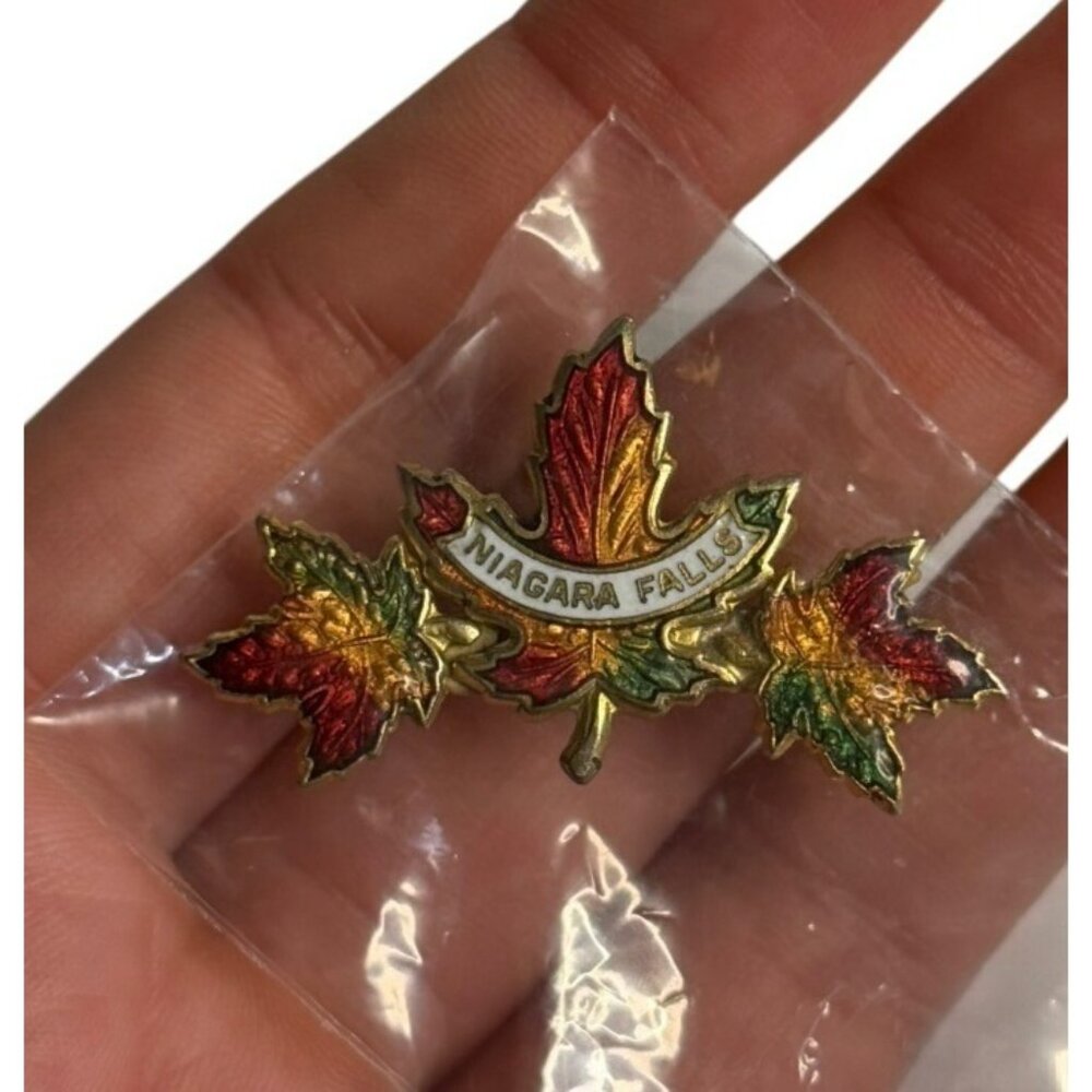 Vintage Niagara Falls Canada Enamel Maple Leaf Brooch Autumn Souvenir Pin 1.5"